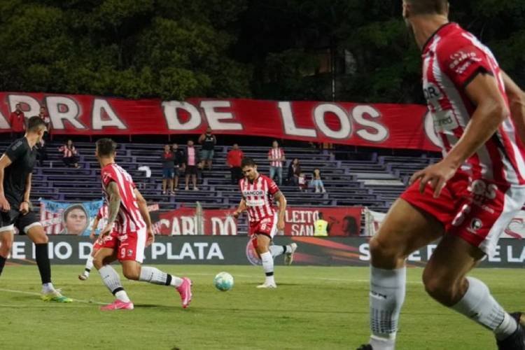 Instituto campeón de la Copa de Verano “Ondino Viera”.