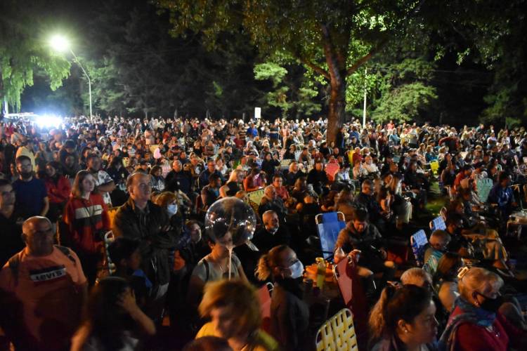 Más de 10 mil personas estuvieron presentes en el Festival del Rio y la Luna