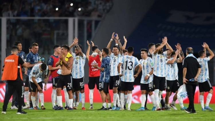 La selección ARGENTINA, le dio más color al Mario Alberto Kempes