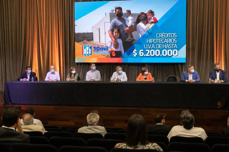 Schiaretti lanzó líneas de créditos para la construcción y compra de viviendas