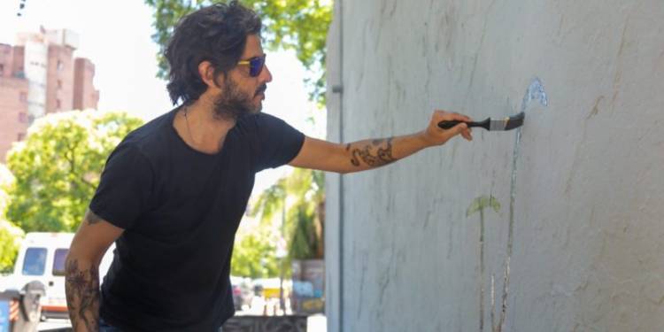 En barrio Güemes, Tute dio las primeras pinceladas de un mural que plasmará sus viñetas