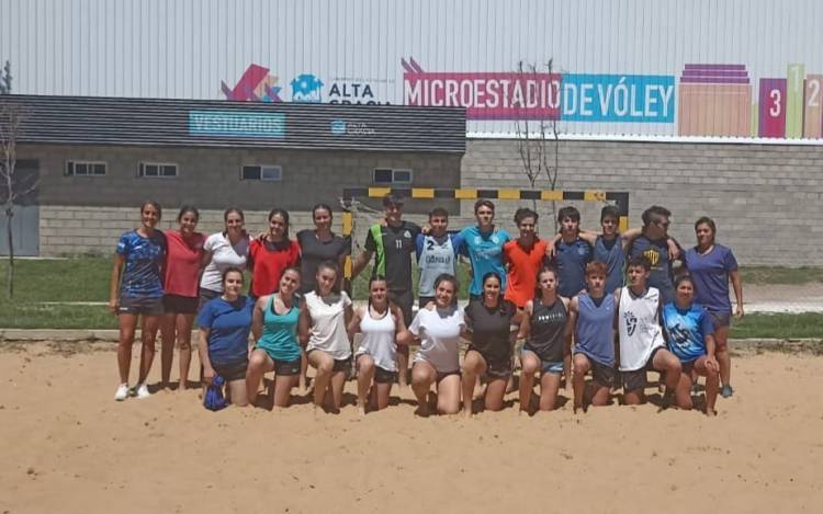 La pre-selección de beach handball de Córdoba empezó su entrenamiento en Alta Gracia
