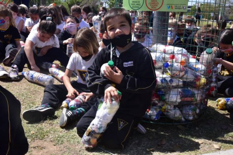 Entregarán plantines de árboles y arbustos a cambio de plástico a reciclar