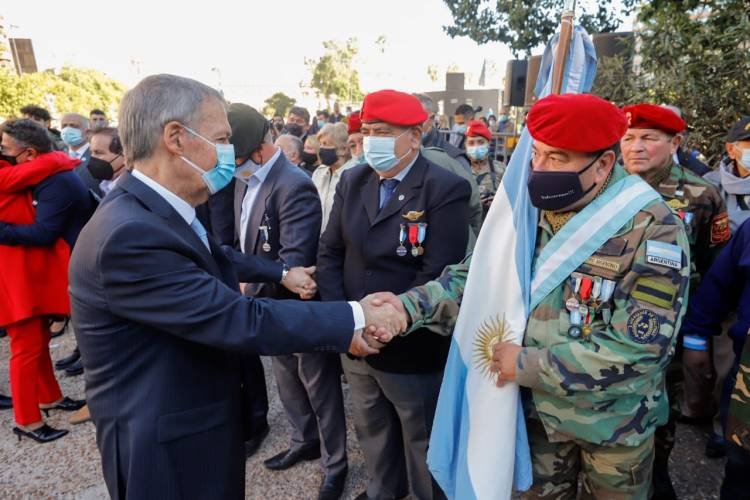 Schiaretti: «Todos los argentinos tenemos que rendirles homenaje a nuestros héroes de Malvinas»