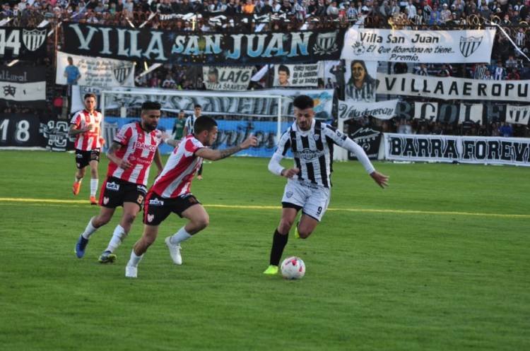 Instituto no se baja de la pelea 