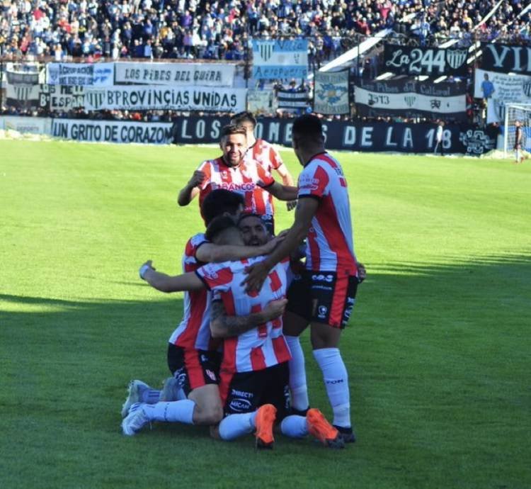 Instituto no se baja de la pelea 
