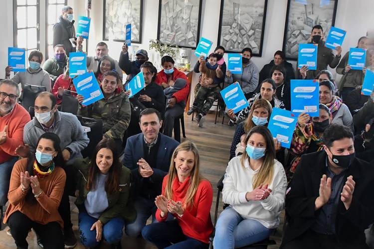 Familias de Despeñaderos recibieron sus planos de mensura