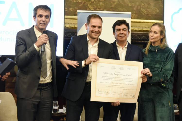 Entregaron a Villa María la distinción  Gobernador Enrique Tomás Cresto