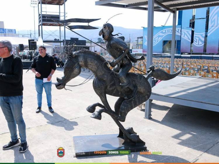Escultor santafesino  exhibe sus obras en Cosquín 