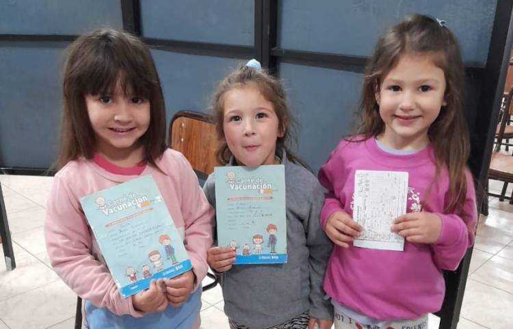 Más de 1.700 niñas y niños se vacunaron con la triple viral y la polio