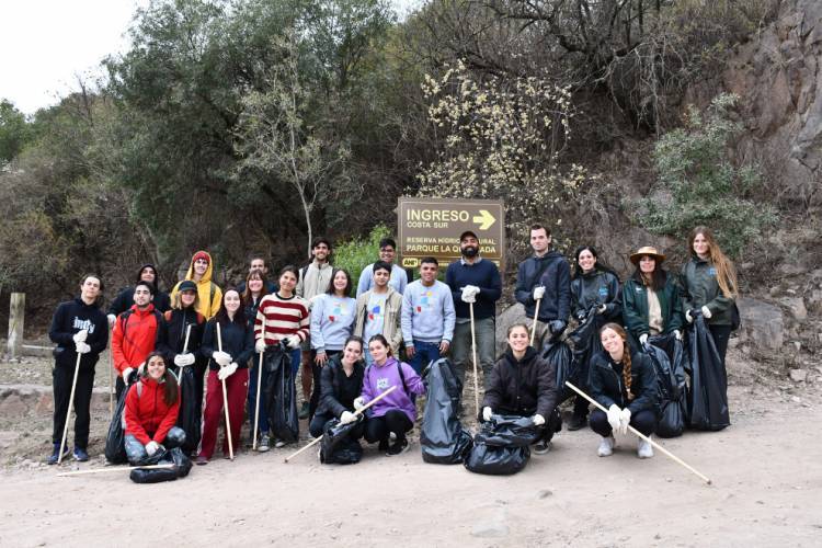 Rio Ceballos:Se desarrolló jornada de limpieza y cuidado en la Reserva La Quebrada