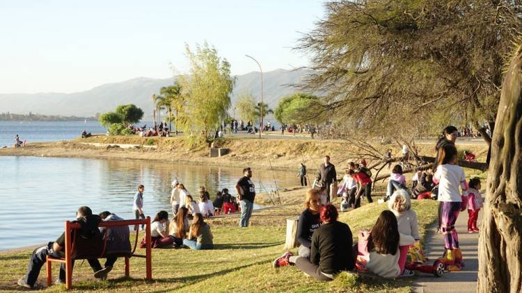 Villa Carlos Paz espera un fin de semana largo con intenso movimiento turístico