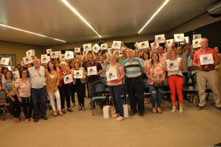 Escuelas agrotécnicas provinciales potenciarán su enseñanza con drones