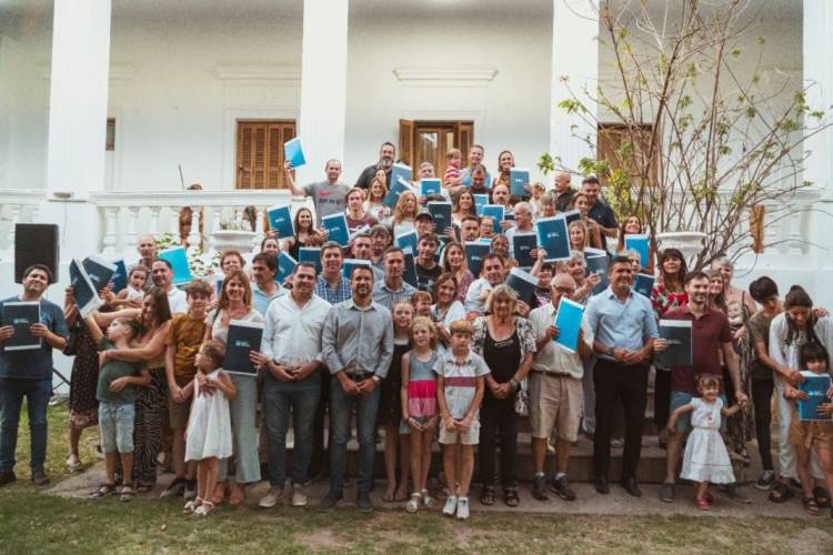 En Alta Gracia, más de 70 vecinos recibieron las escrituras de sus viviendas