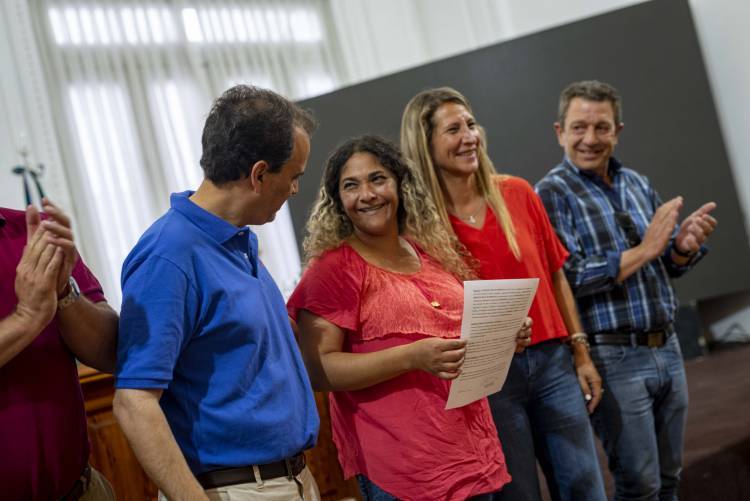 Se firmaron los contratos de 39 Viviendas Semilla