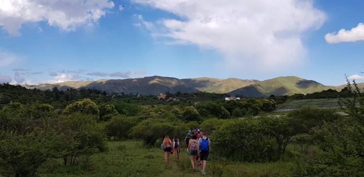 Huerta Grande invita a recorrer sus paisajes con caminatas