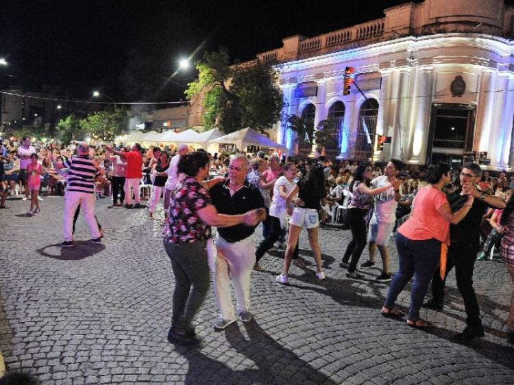 Se pone en marcha la tradicional Peatonal de la 25 San Francisco 2023