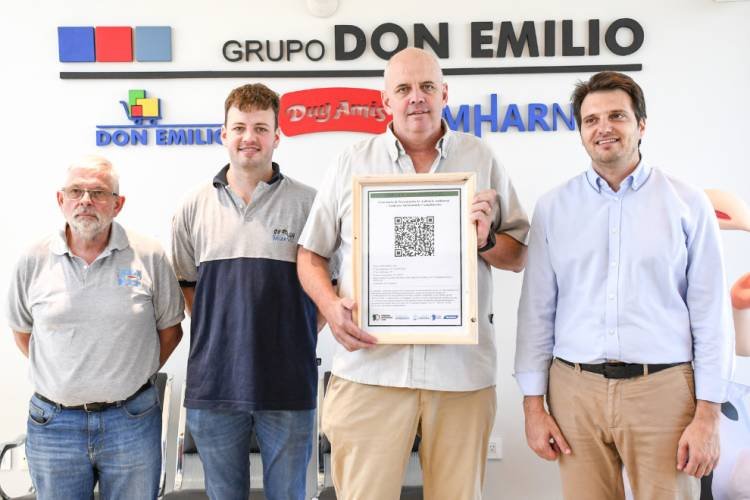 En Villa María, entregaron por primera vez certificado ambiental a un tambo estabulado