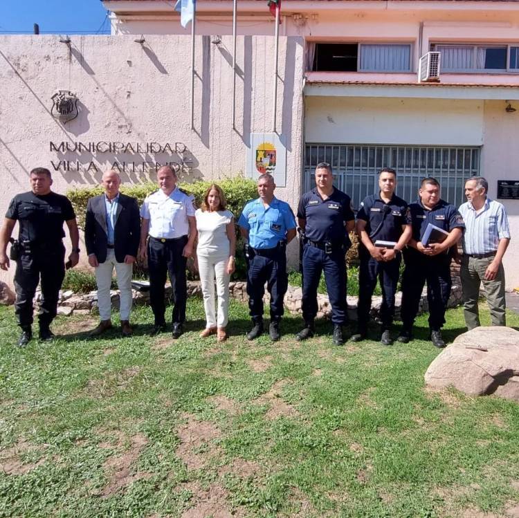 La intendente Vélez se reunió con las fuerzas de seguridad de Villa Allende