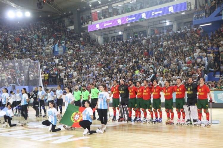 Entre el fútbol, el handball y el HOCKEY sobre césped