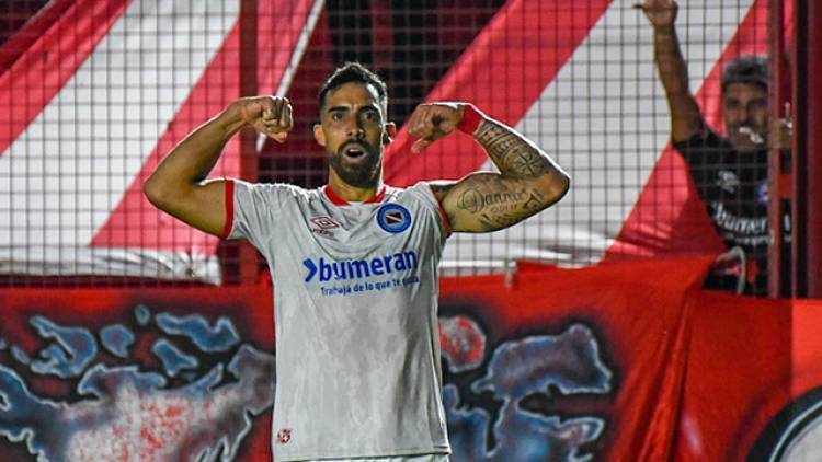 El bicho le ganó al Pirata en La Paternal