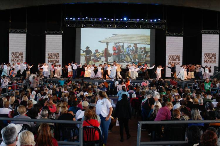 Un Festival del Adulto Mayor colmado