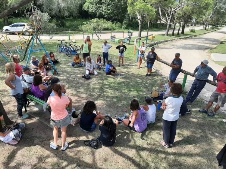 Caminata de vecinos de La Falda para pedir la reforestación de la Reserva El Puma