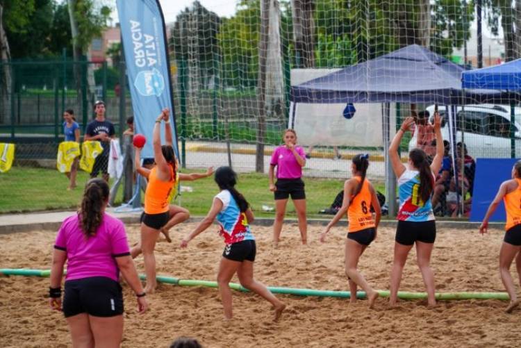 Alta Gracia fue sede de lo mejor del Beach Handball Nacional