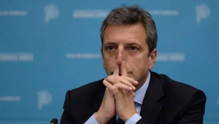 Massa prepara más medidas para intentar frenar una inflación fuera de control