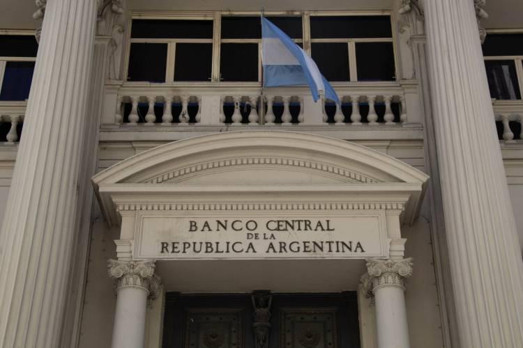 El Banco Central oficializó la suba de la tasa de interés a 97%