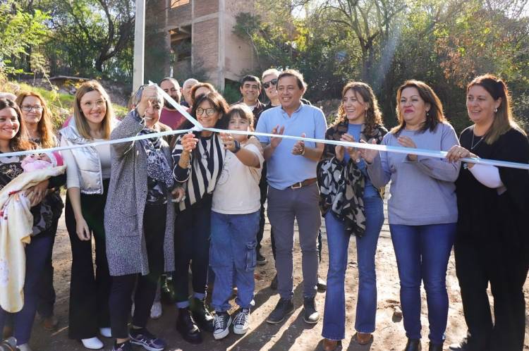 Invirtieron más de  146 millones en urbanizaciones de seis barrios