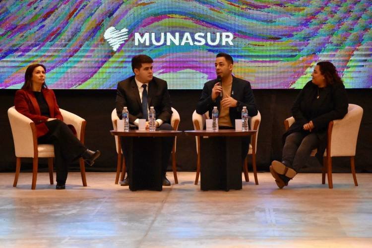 MUNASUR: Más de 300 jóvenes cordobeses participaron en dos jornadas de debate sobre políticas públicas y escenario regional.