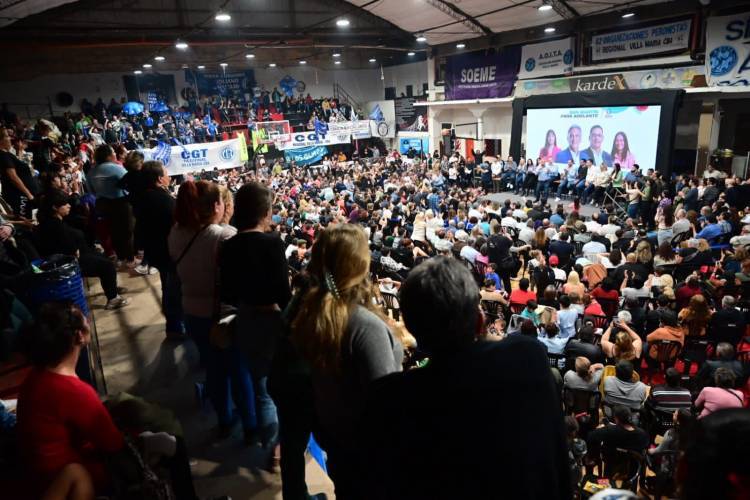 Martín Llaryora recibió fuerte respado en Villa María y Villa Nueva