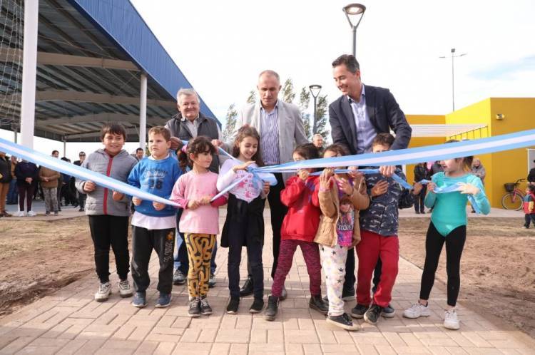  Manuel  Calvo visitó Las Varillas para inaugurar obras