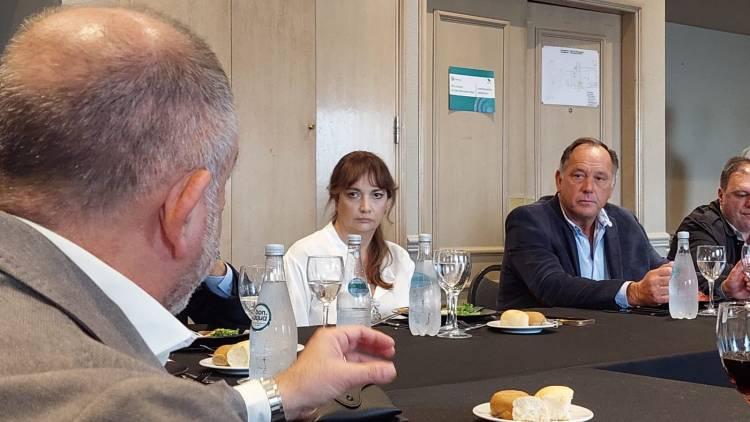 Luis Juez se reunió con el G6 empresarial y con el Consorcio Caminero