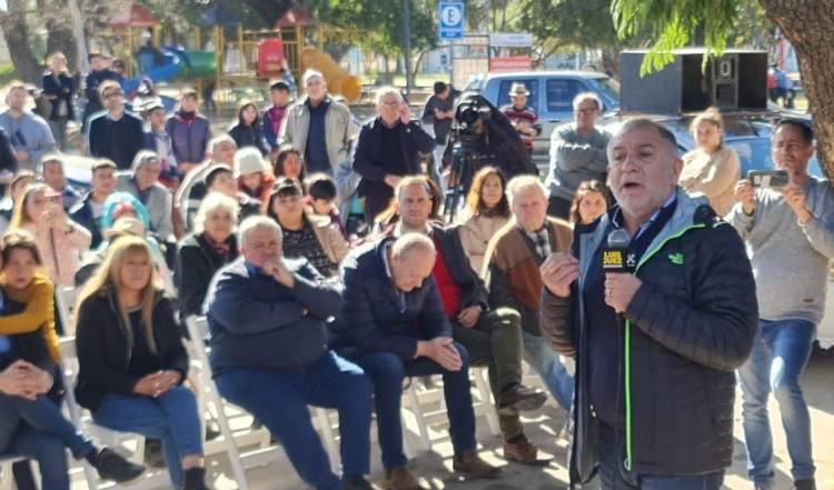 Luis Juez se reunió con vecinos de la Capital y criticó al Gobierno