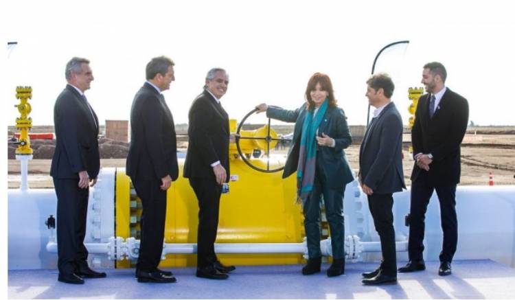 Foto de unidad: Alberto Fernández, Massa y Cristina Kirchner inauguraron el gasoducto Néstor Kirchner