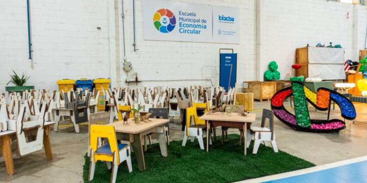 Todos los jardines municipales ya cuentan con mobiliario reciclable