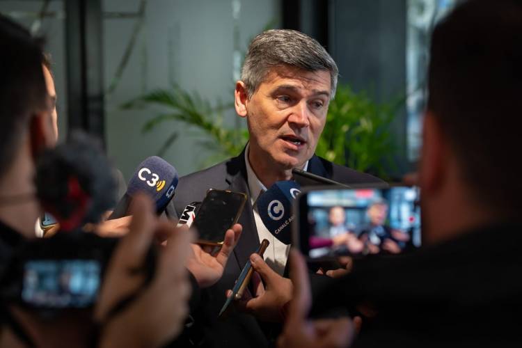 Passerini  cruzó a De Loredo  por el transporte