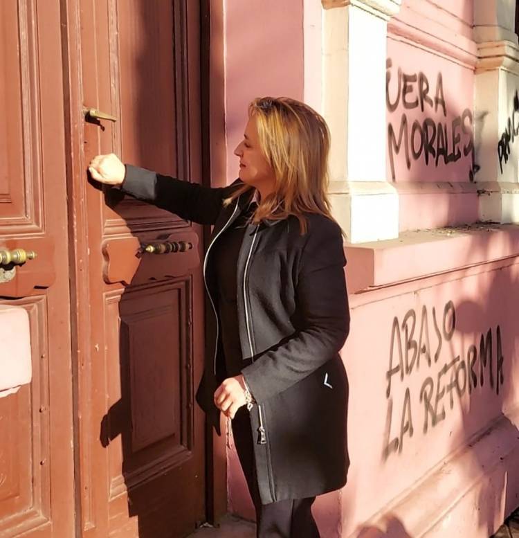 Prunotto fue a defenderse de su expulsión pero la Casa Radical estaba cerrada
