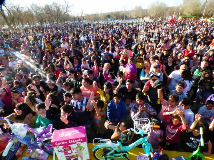 Un Polideportivo Municipal colmado de pequeñas sonrisas