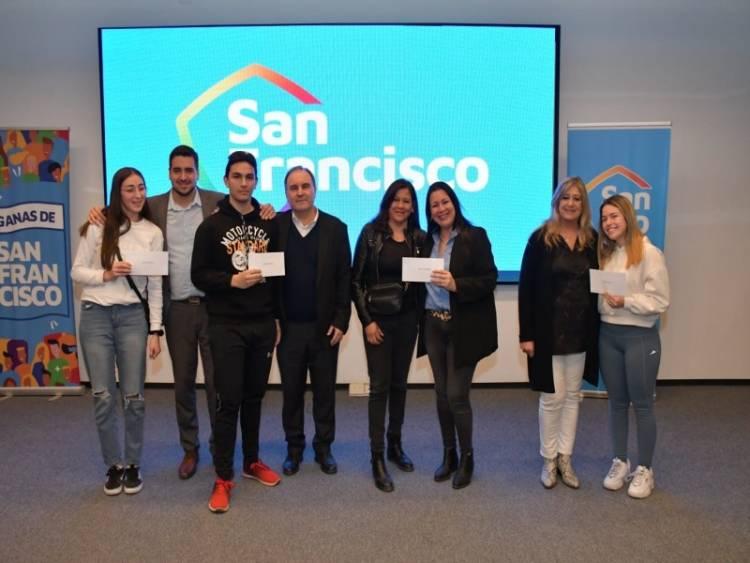 Más de 100 jóvenes recibieron un crédito municipal