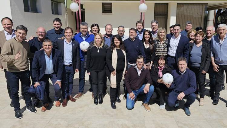 Legisladores electos de JxC se reunieron en Bell Ville y apoyaron la candidatura de Moroni