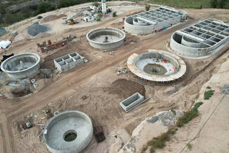En Tanti, ya se encuentra en su etapa final la obra de saneamiento cloacal