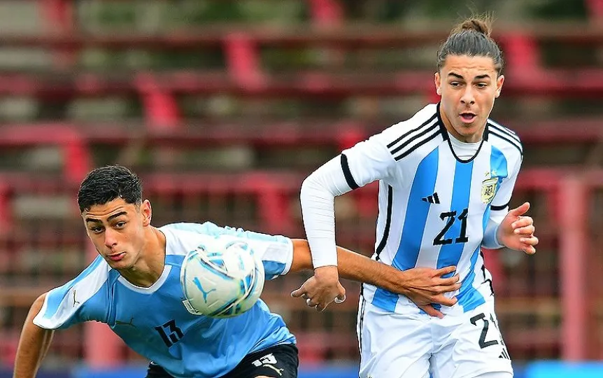 En fútbol a los campeones del mundo le siguen apareciendo figuras