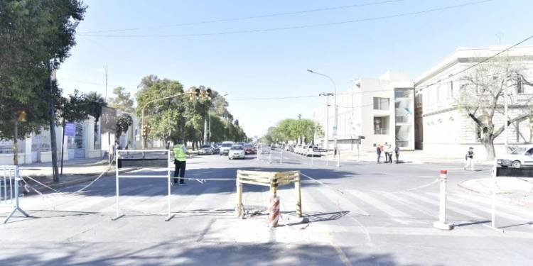 Por obras de reparación cloacal, hay corte total en la Av. Pablo Ricchieri 