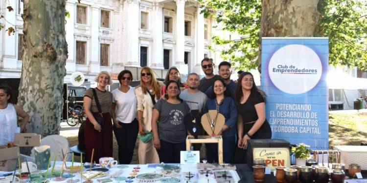 Feria del Libro 2023:Emprendedoras lucieron sus creaciones en un espacio propio