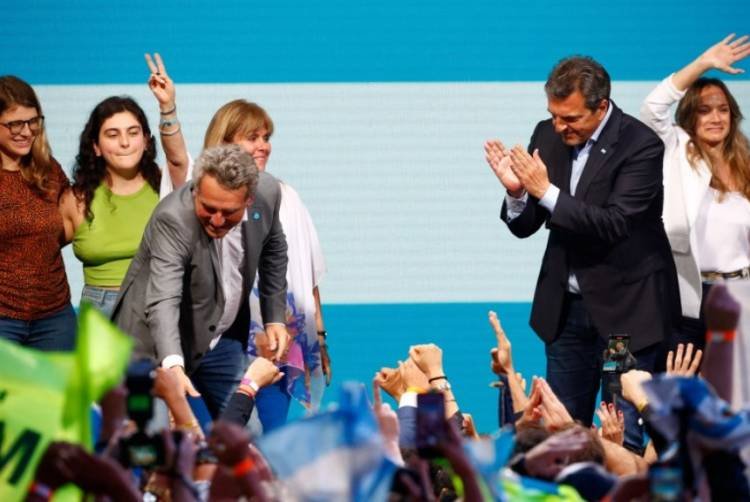 El oficialismo sigue de cerca la crisis opositora y apuesta a capitalizar a los votantes radicales