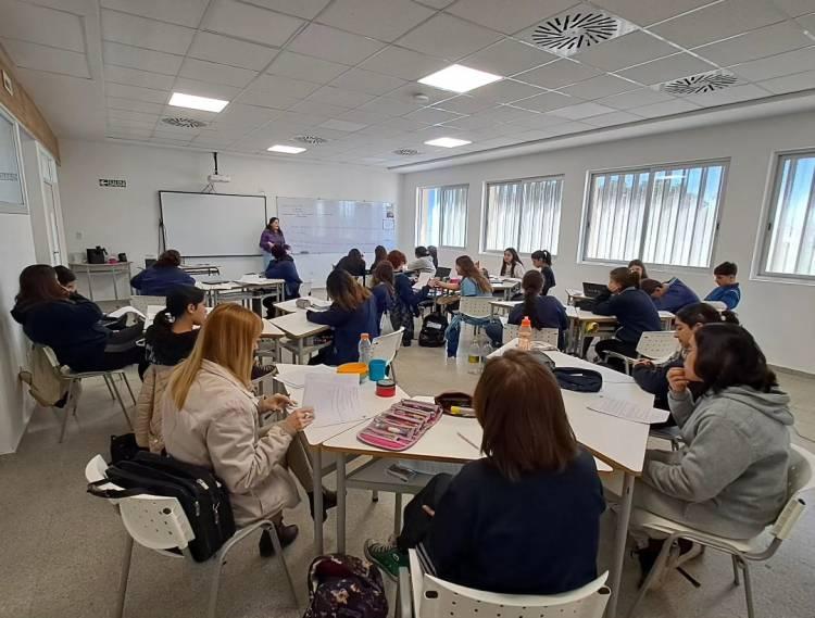 Estudiantes de secundarios se interesan en  prevención de problemáticas psicosociales