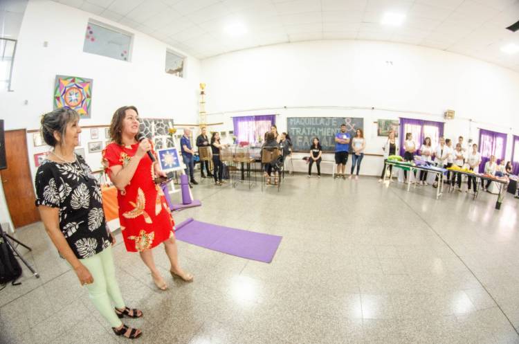 Finalizaron los talleres con salida laboral con una colorida demostración